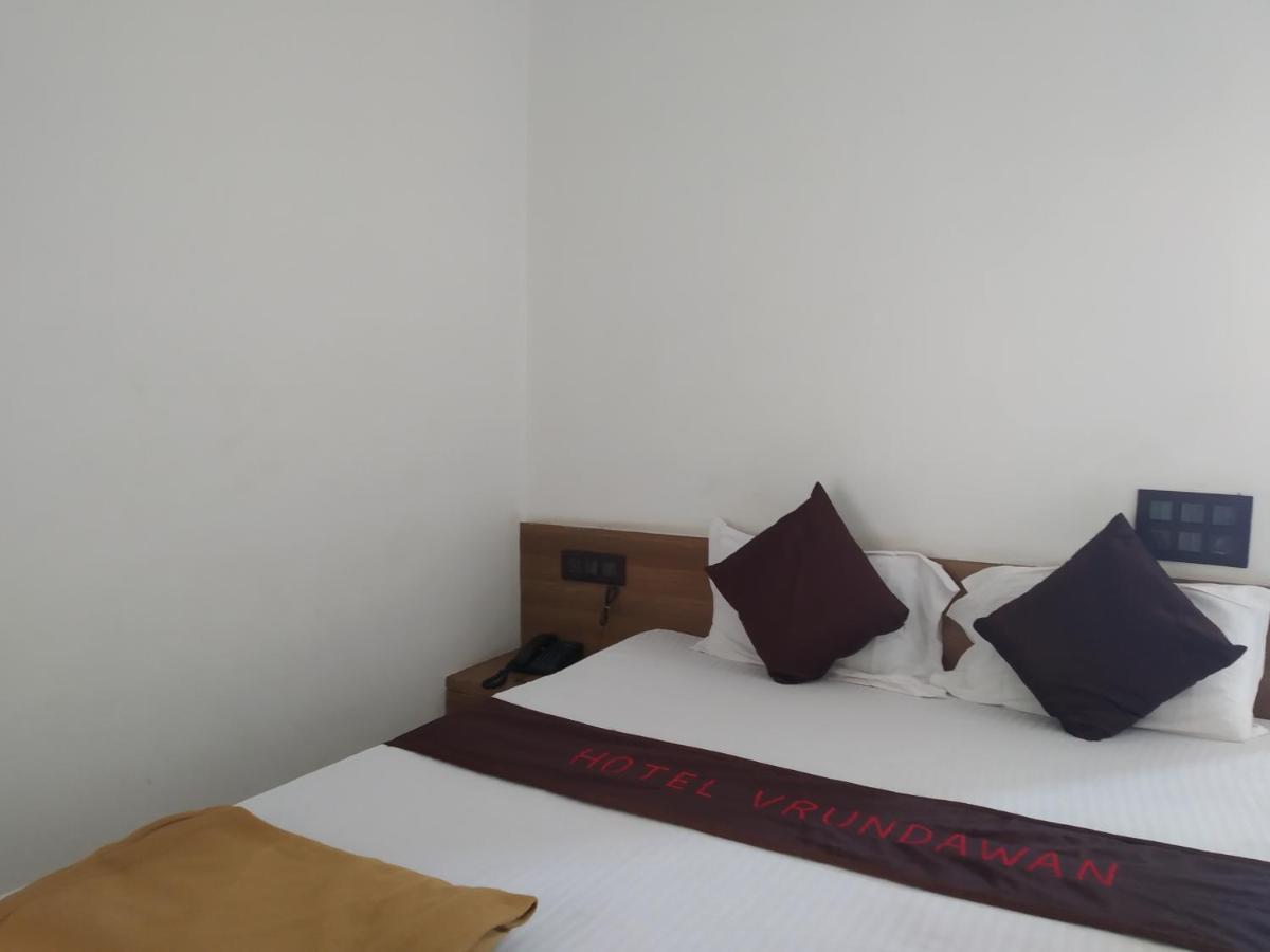 Hotel Vrundavan Пуна Экстерьер фото